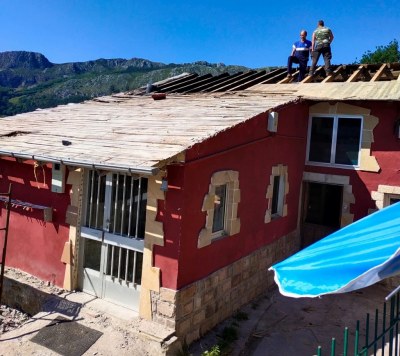 Comienza la reconstrucción de la casa que ardió en Mata