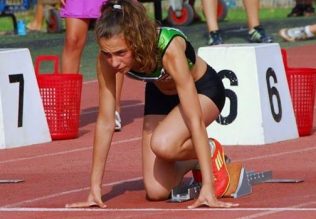 Lara Gómez bate el record de Cantabria de 200