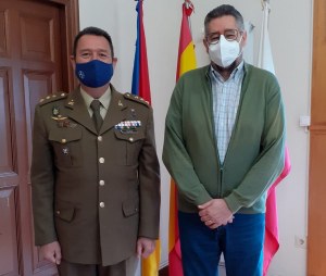 El alcalde ha recibido en su despacho al recién nombrado delegado de Defensa en Cantabria