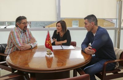 Paula Fernández analiza con el alcalde de Los Corrales el acondicionamiento de la nueva sede de la Agrupación de Protección Civil