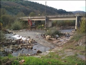 La Confederación mejora el cauce del río Los Llares en Arenas
