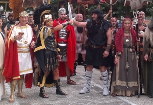 Agripa y Corocotta espada en mano
