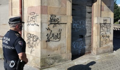 La Policía Local abre diligencias contra dos grafiteros de Los Corrales