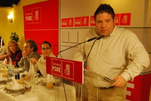 Mario Ordorica en una reunión del PSC-PSOE