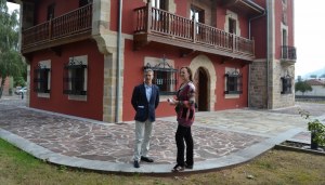 Mercedes Toribio y Joaquin Solanas en el palacio Quintana