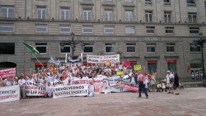 Protesta desesperada en Oviedo de los afectados por las preferentes