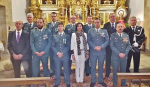 Guardia Civil y autoridades ante la Virgen del Pilar
