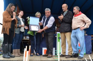 El Ayuntamiento se unió al reconocimiento en la Feria de Ganado celebrada el domingo