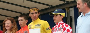 En el centro de la imagen, el malogrado ciclista, Víctor Cabedo