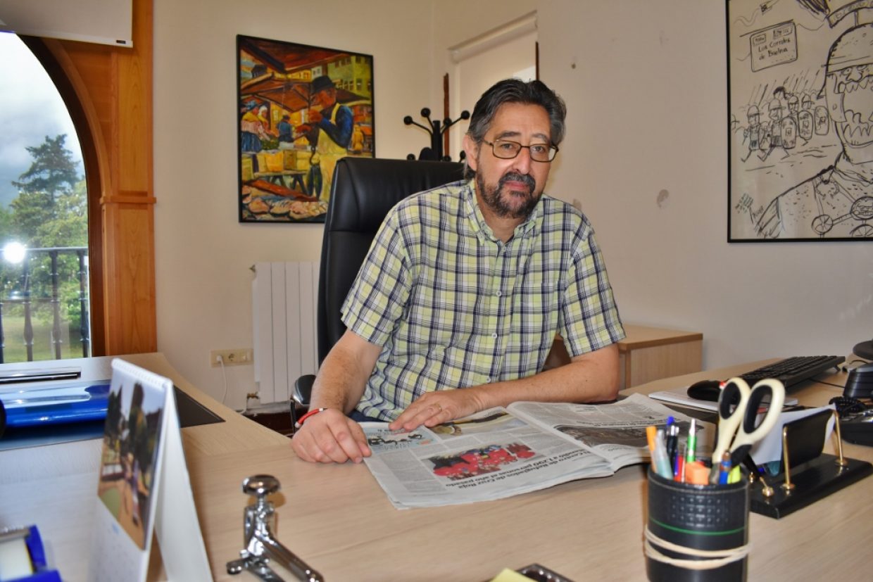 Luis Ignacio Argumosa en el despacho de Alcaldía