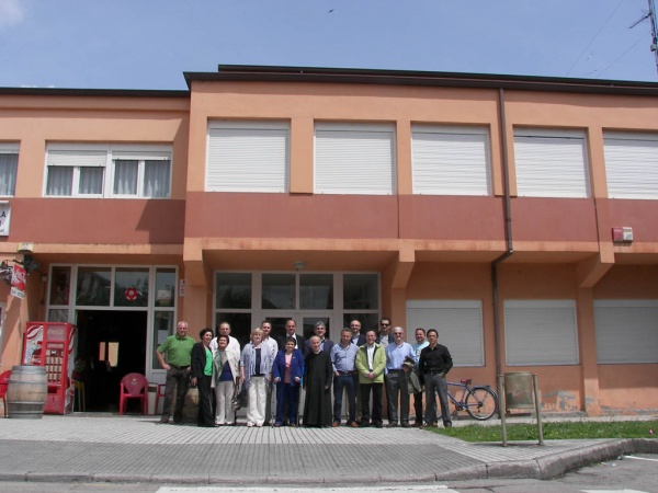 Antiguos alumnos del Instituto Torres Quevedo visitan Radio Valle de Buelna.