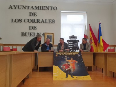 El Torneo Nacional de Balonmano abarrota de jugadores, técnicos y familiares la comarca central de Cantabria