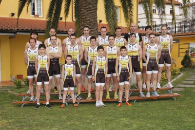 El club Triatlón Buelna presentó equipo y escuelas