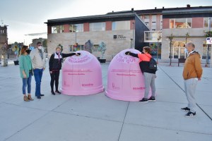Se han instalado dos contenedores rosas en el municipio para fomentar el reciclaje de envases de vidrio y la prevención del cáncer de mama