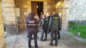 Policía Local y Guardia Civil investigan lo sucedido en la iglesia