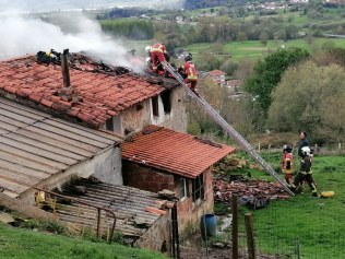 Un incendio causa importantes daños en una vivienda San Felices