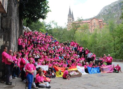 Covadonga `se tiñó de rosa´ en el Día Grande de La Santina