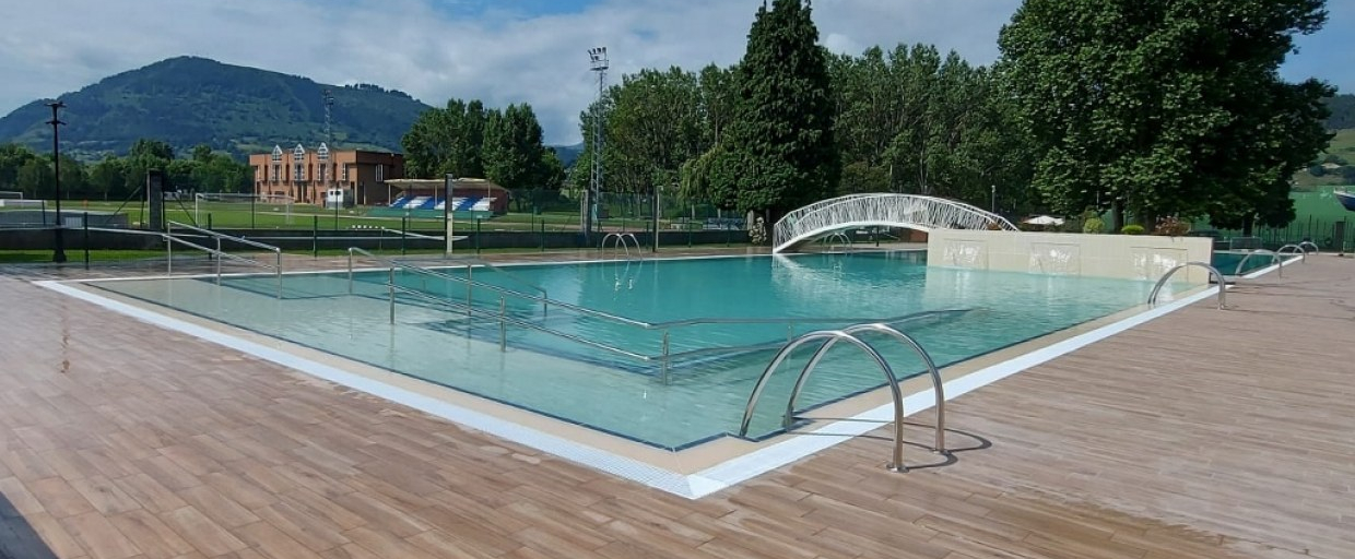 Los Corrales abre este viernes sus renovadas piscinas municipales
