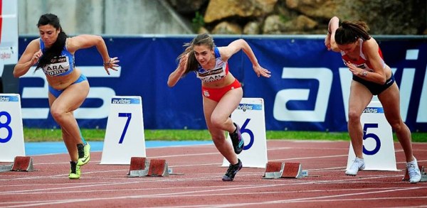 Lara Gómez, centro, en eliminatorias