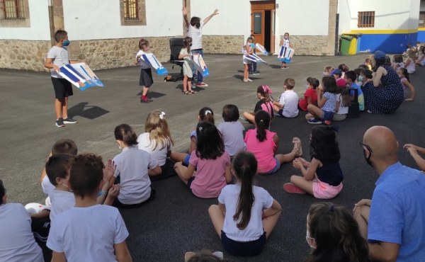 Convocatoria de ayudas para libros y transporte escolar en Los Corrales