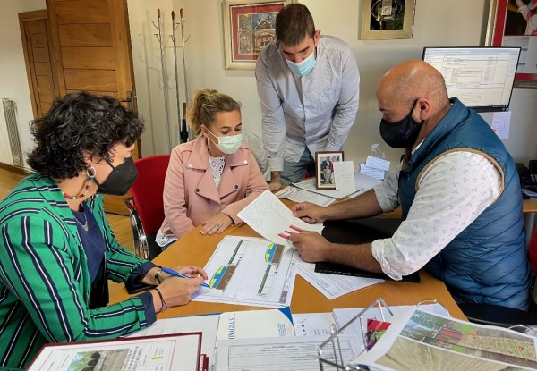Lorena Cueto, Sandra Martínez, Carlos Rubio y el alcalde, Agustín Molleda
