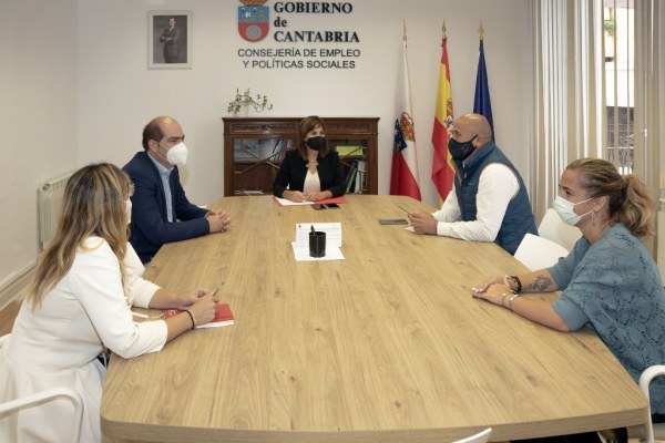 Empleo aborda con Cartes el impulso de nuevos programas de formación en el sector forestal