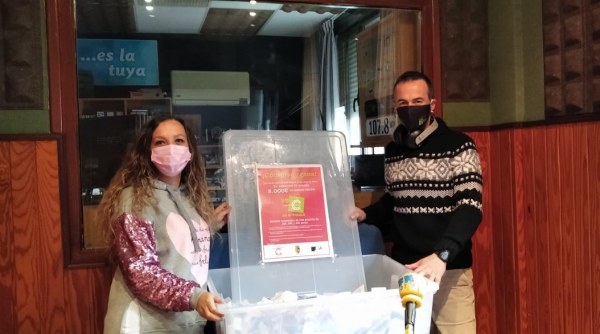 Alexanda Cotet, ganadora de los 500 € la semana pasada, y Salvador Fernández.