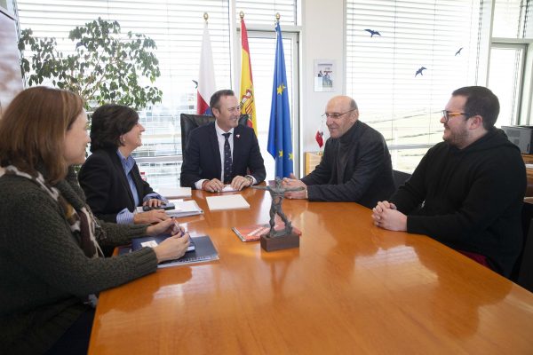 Encuentro del consejero con el alcalde de San Felices
