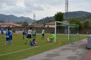 Antoñan marcó el segundo gol del Buelna Bathco.