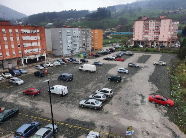 Finca de La Lo y calle Trabajadores de Authi a la izquierda