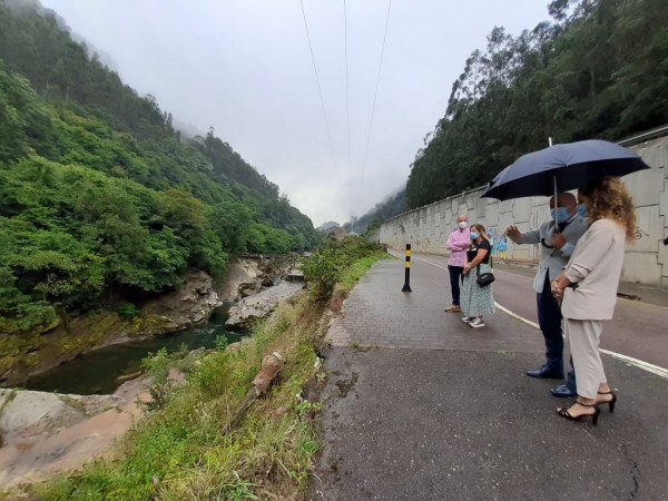 Visita de la delegada del Gobierno, Ainoa Quiñones, a Cartes para abordar algunos de los proyectos y necesidades municipales