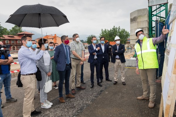 Visita institucional a las obras de la bolera cubierta