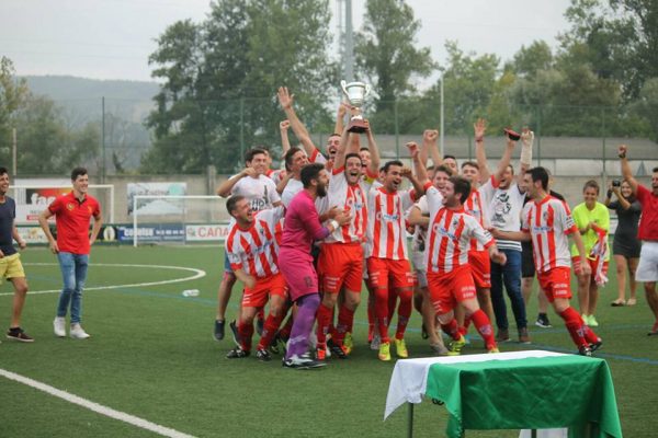 Los jugadores del Torina tras recibir el trofeo de campeones