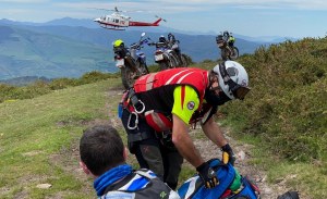Rescatado un motorista caído en el monte Cildá de Arenas de Iguña