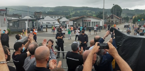 Aplauso entre los visitantes y el comité cántabro