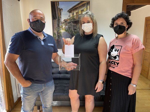 De izquierda a derecha, Agustín Molleda, Sheila Ruiz y Lorena Cueto