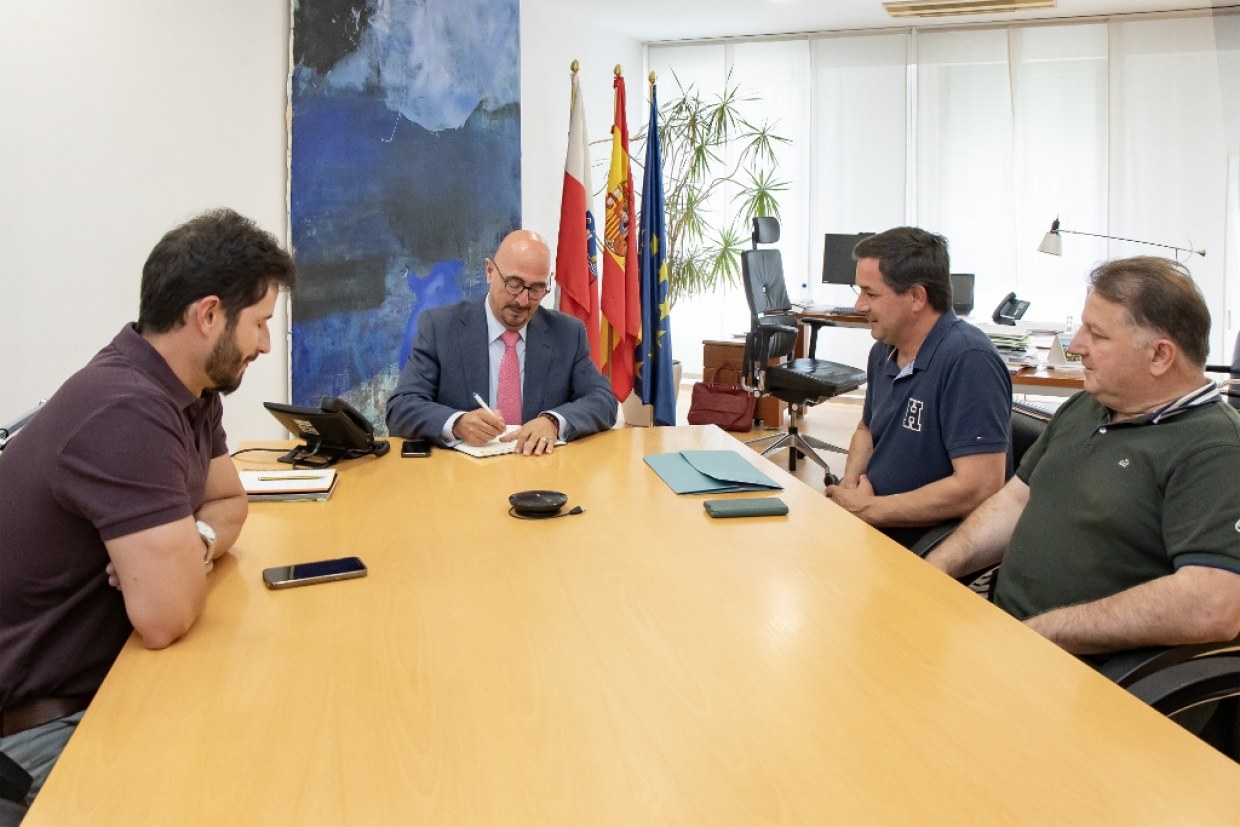 Pascual junto a los responsables del Ayuntamiento de Cieza