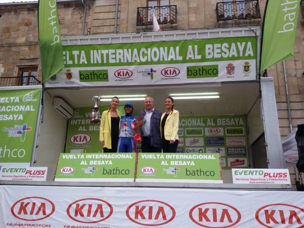 Chacón como vencedor de la etapa