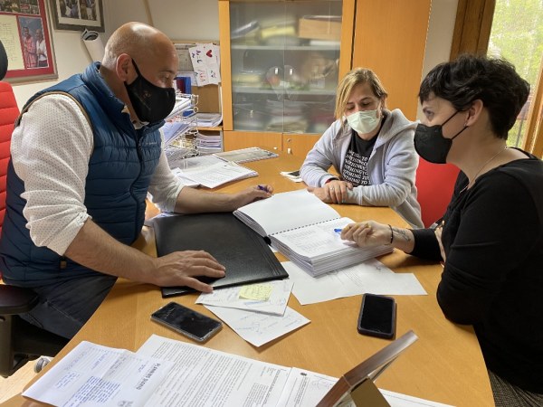 Agustín Molleda, Sandra Martínez y Lorena Cueto
