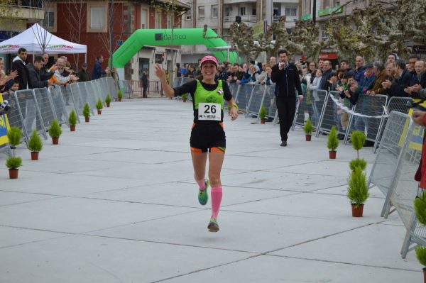 Azara García de los Salmones entrando en meta.