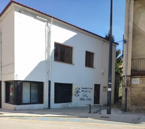 Pintada en la plaza de la Constitución