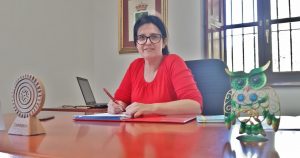 Lorena Pérez en su despacho de Alcaldía