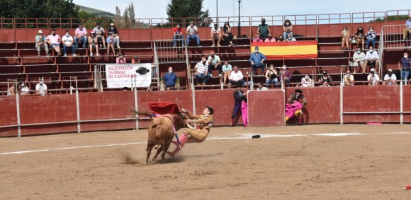 Primera cogida a Manuel Pereda