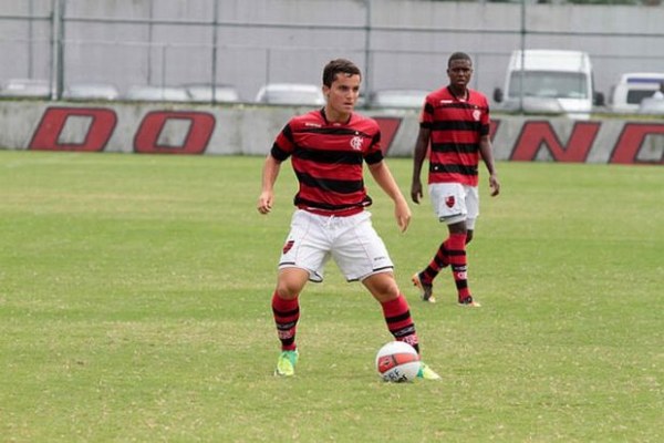   Chera con la camiseta del Flamengo