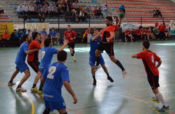 Lanza Sergio Requejo.