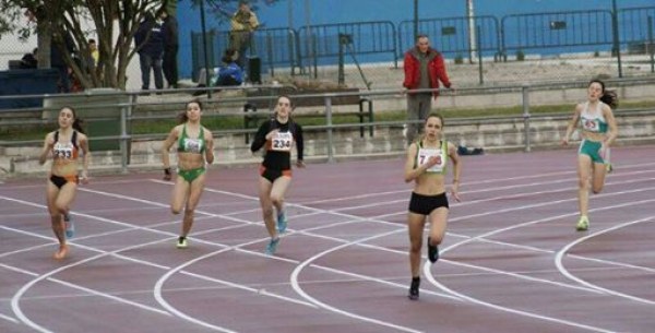  Lara Gómez dominando el regional de 200