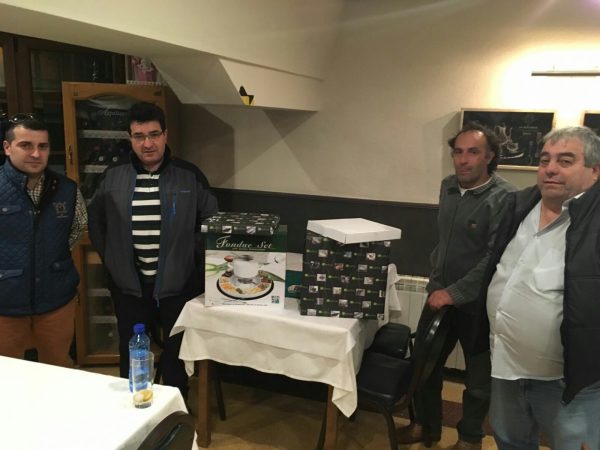 De izquierda a derecha, campeones y subcampeones del maratón.