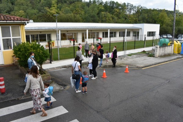 Cerca de dos mil alumnos han comenzado las clases con  normalidad en los valles centrales