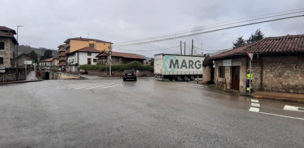 El Grupo Celsa acometerá obras en el acceso a las instalaciones fabriles para ampliar la rotonda de la carretera a la salida del túnel de la Estación