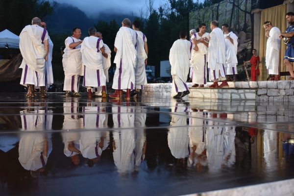 Los representantes de grupos decidieron mantener las fechas habituales, aunque la dirección abogaba por adelantarlas